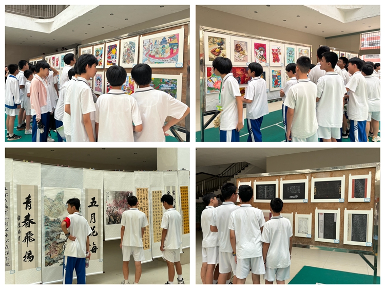 图4：学生欣赏元旦书画展.jpg