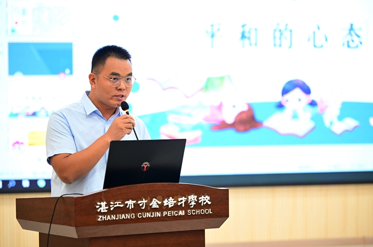 图2：何九林级长作分享.JPG