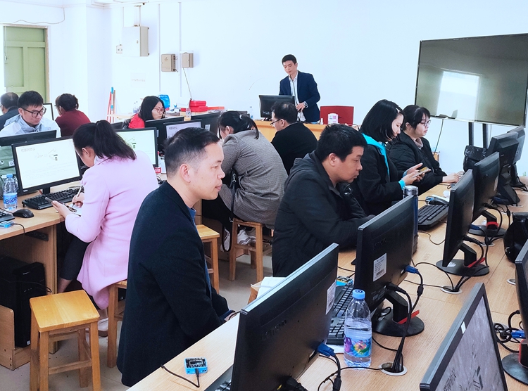 8.我校刘全老师授课.jpg