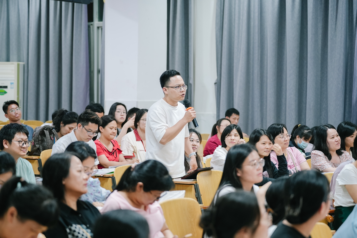10.与会老师积极互动，畅所欲言.jpg