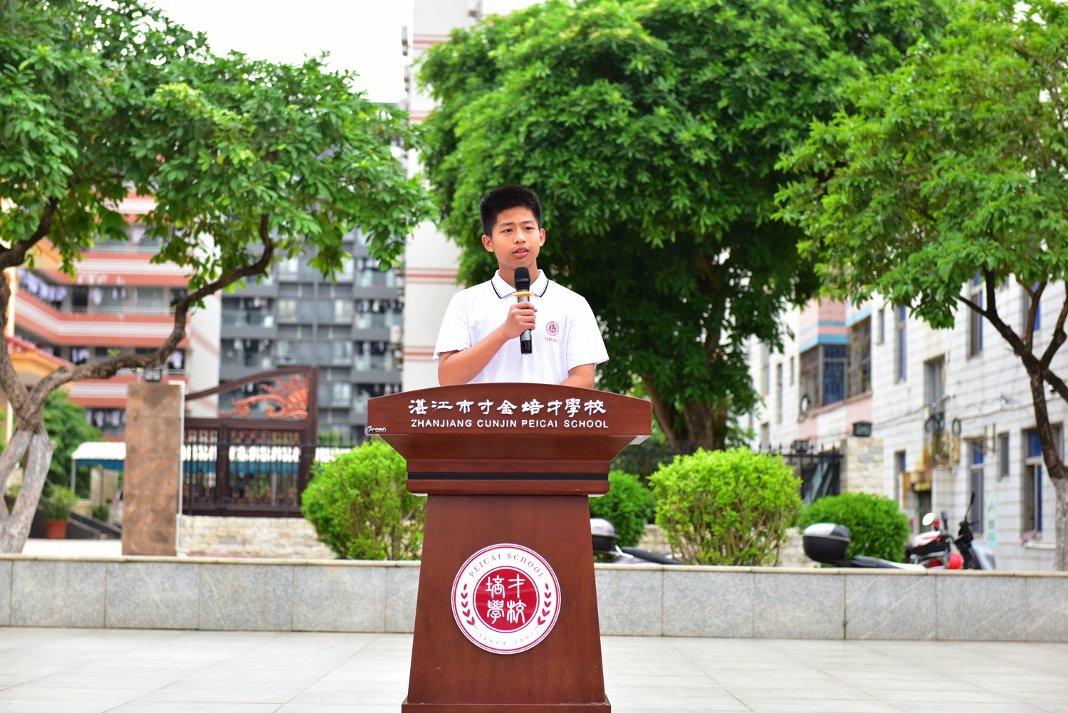 8.优秀学生代表吴泓霖同学分享学习心得.JPG