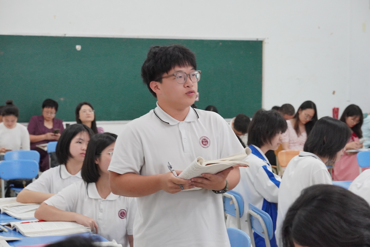 图4：学生积极回答问题.jpg