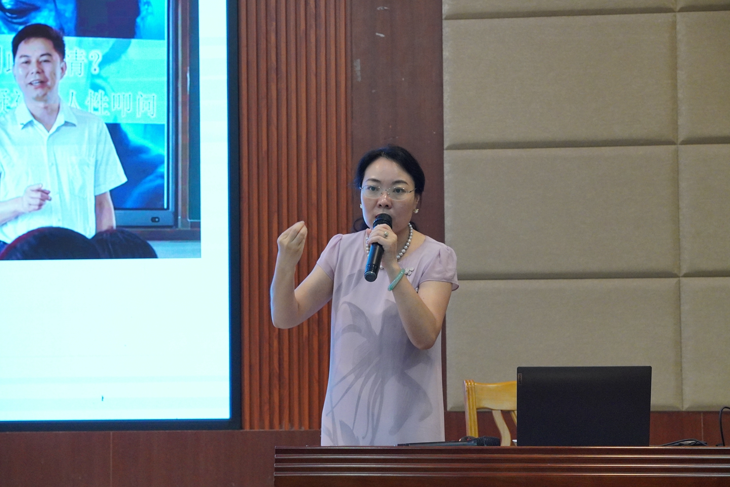 图9：杜春燕老师精彩开讲.jpg