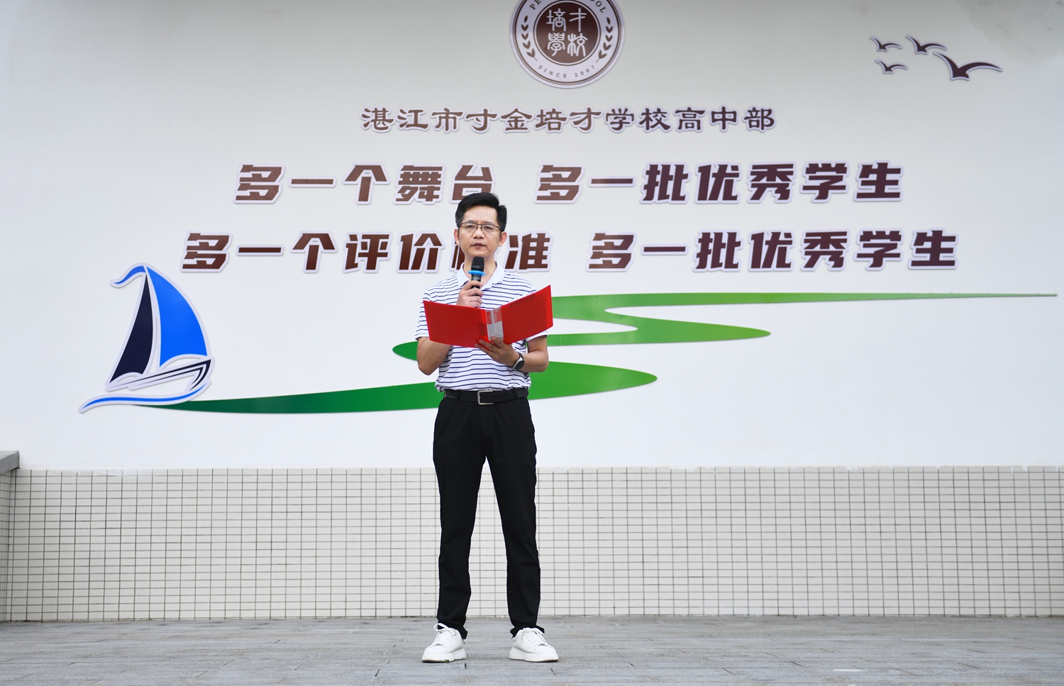 图15：高一年级甘杨主任发表总结讲话.JPG