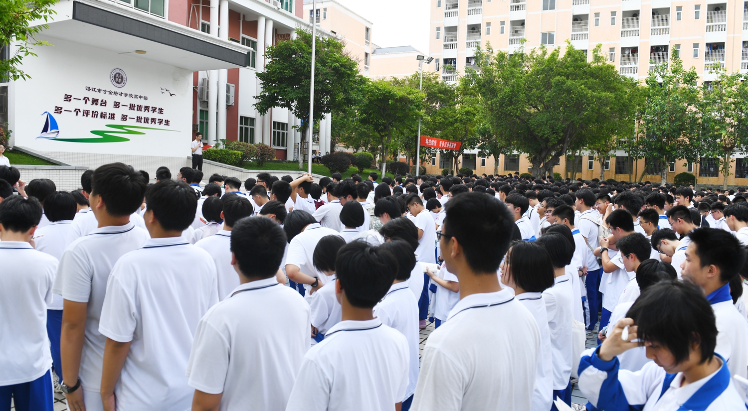 图16：同学们认真听讲.JPG