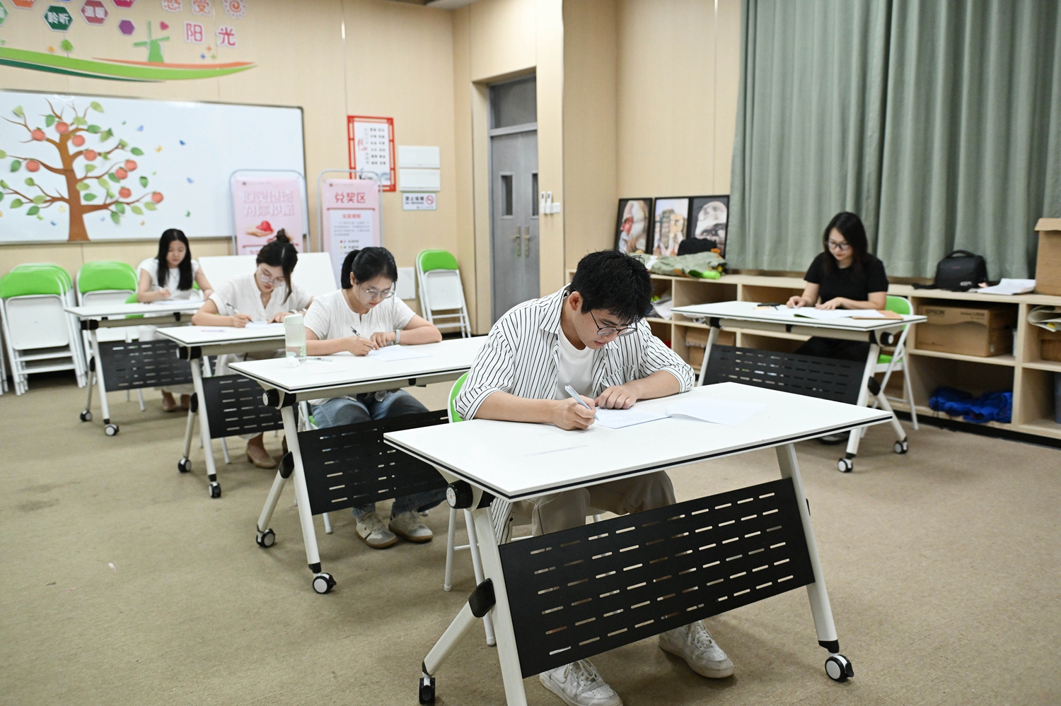 15.呵护成长，从“心”开始.JPG