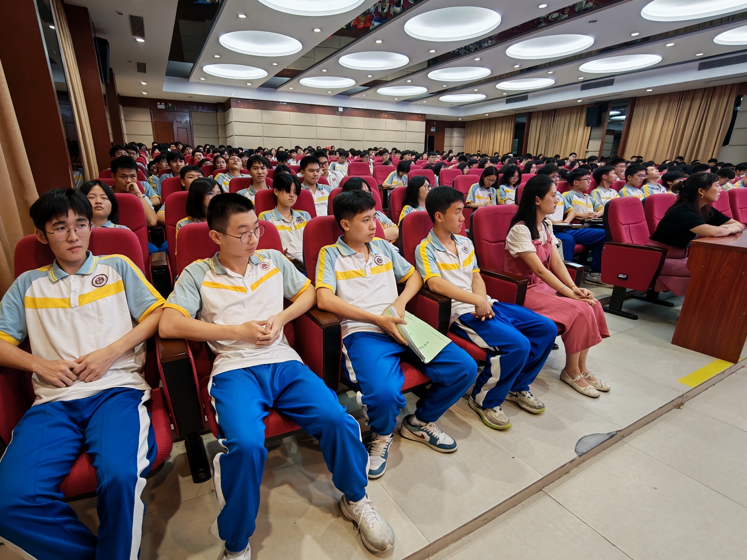 图14：学生动员大会现场.jpg