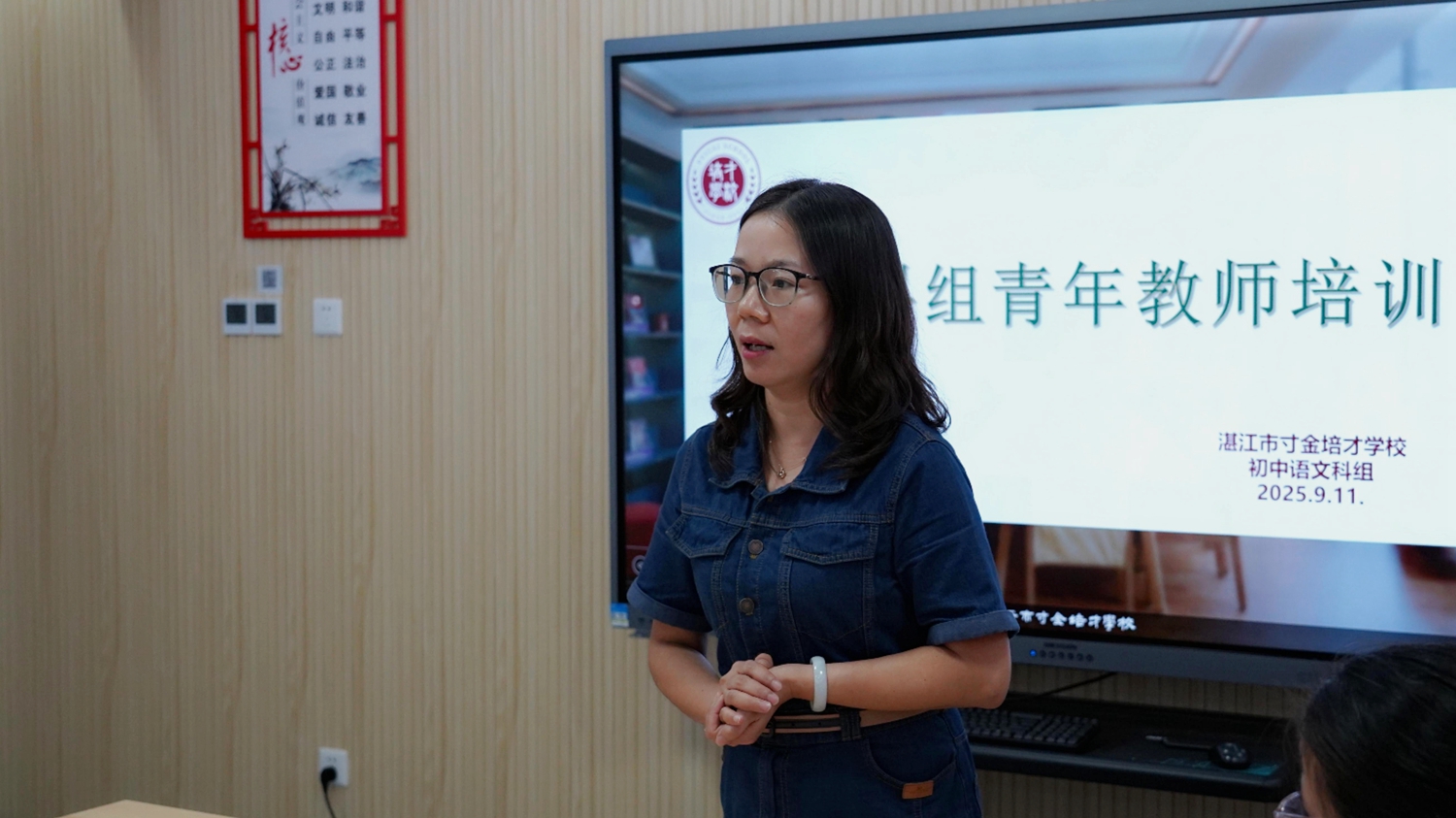 6.初二年级科组长尹红梅老师总结发言.JPG