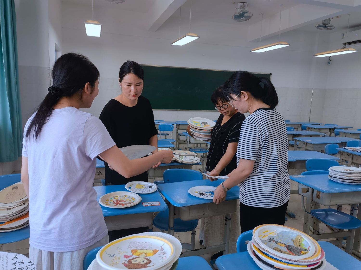 初二历史备课组教师评比作品.jpg