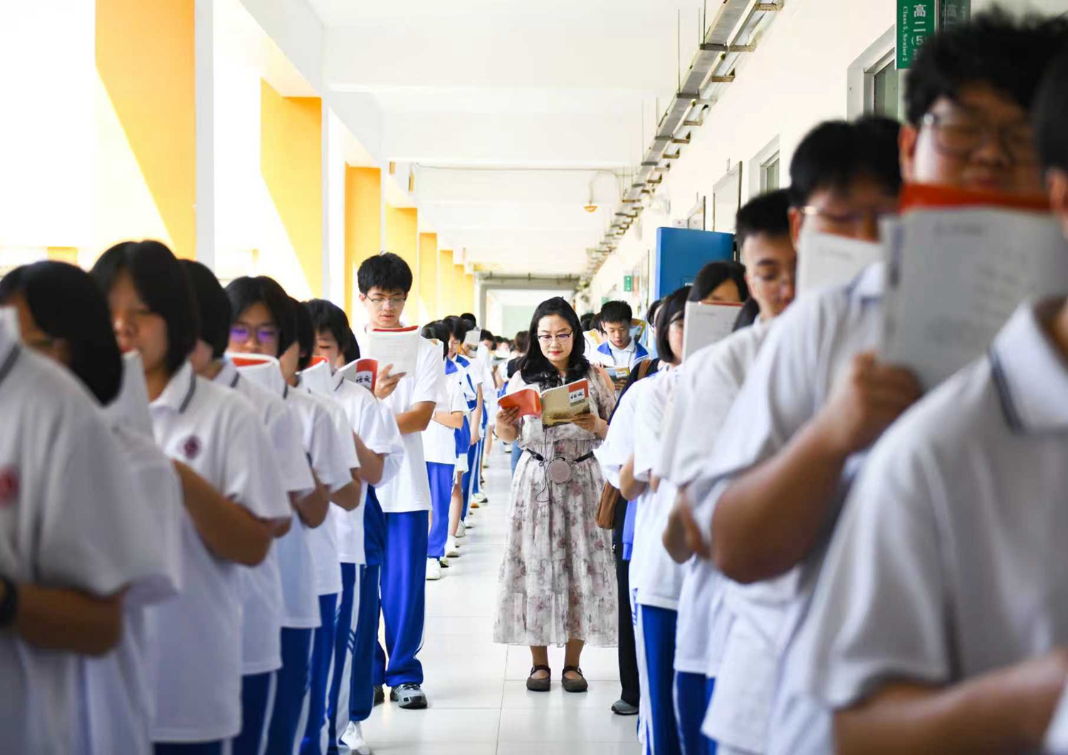 图10：高中部教导处王丹主任全程跟进.jpg