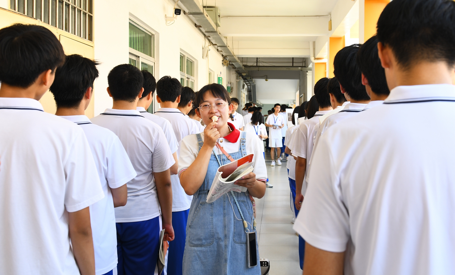 图11：高二年级叶玉洁主任现场指导.jpg
