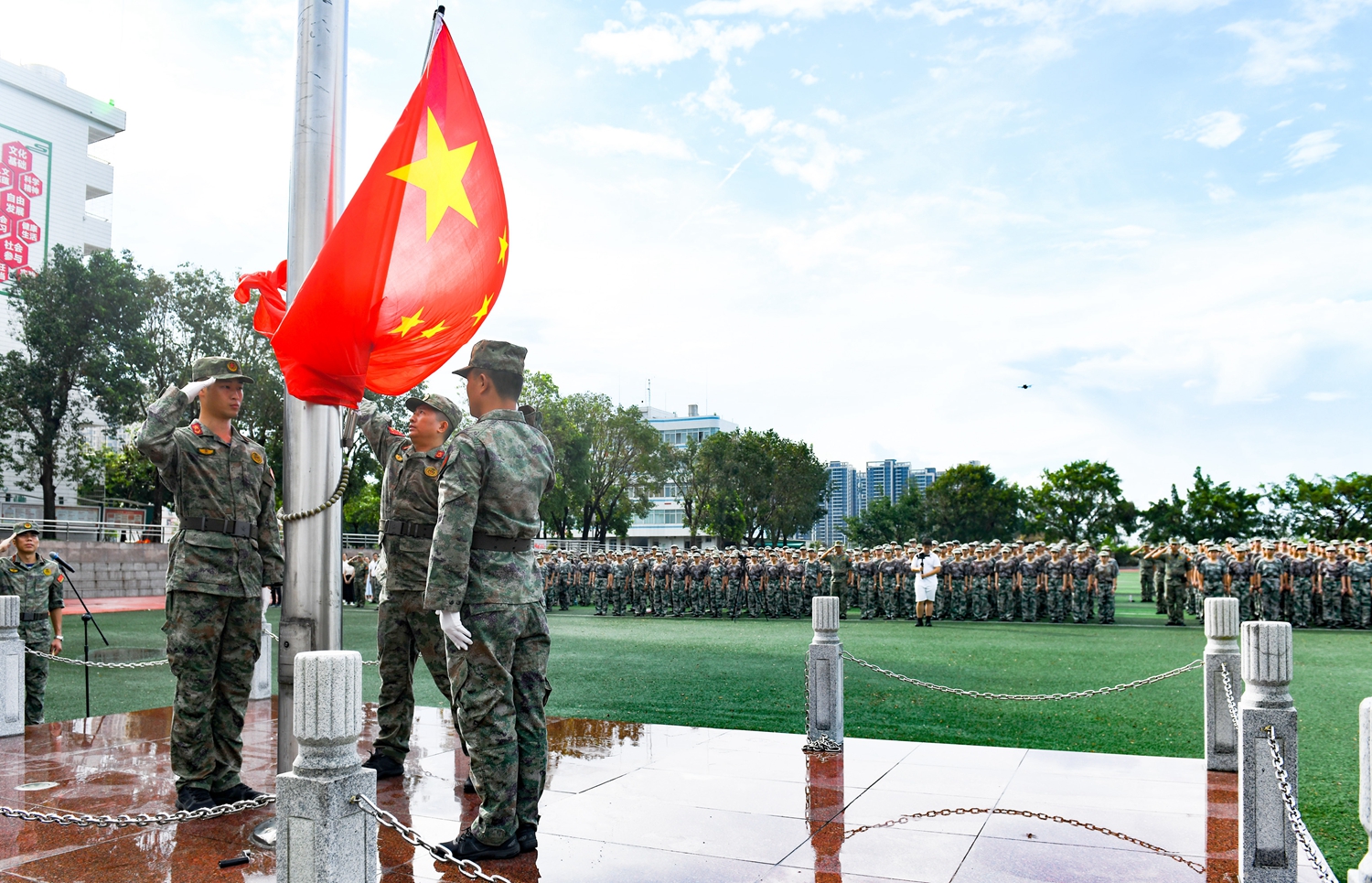 3.庄严的升旗仪式.jpg