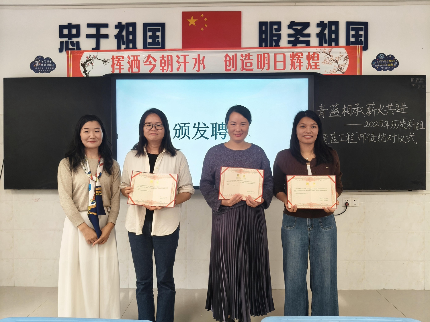 1761897051171607.jpg 指导教师受聘.jpg