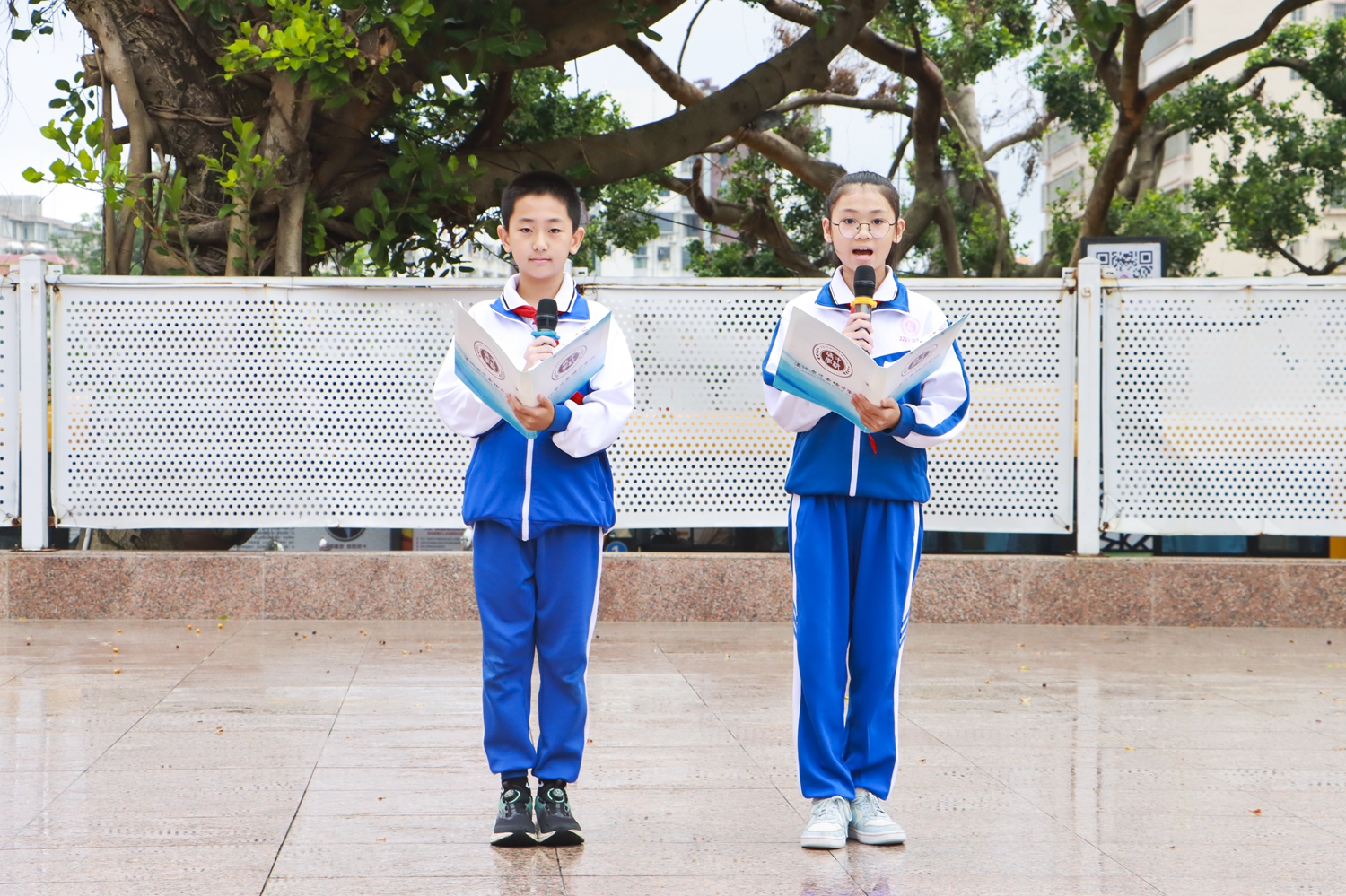 1762913435671835.jpg 图1:小小主持人主持活动.jpg