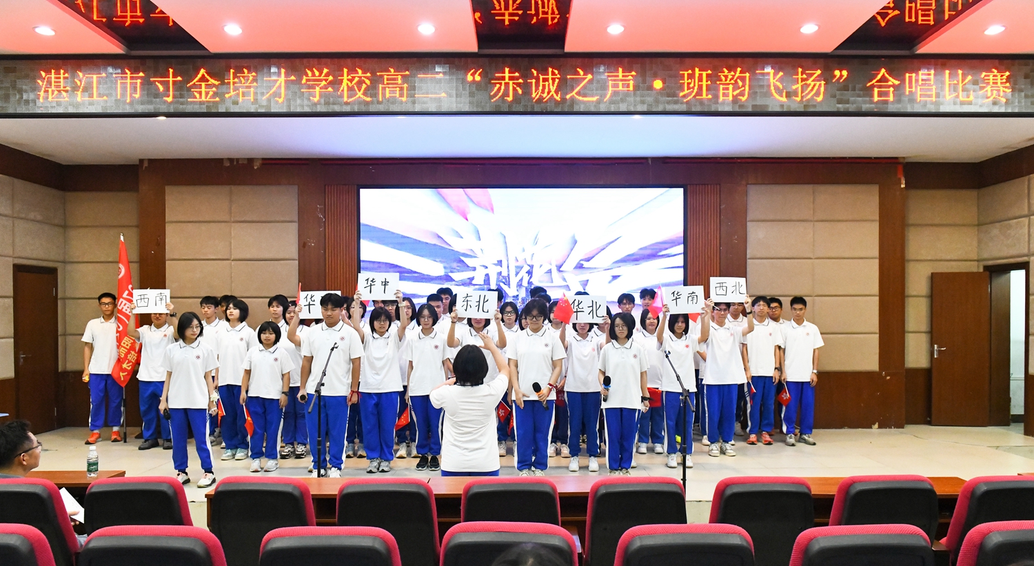 1763476517799823.jpg 图5:班级演唱照片.jpg