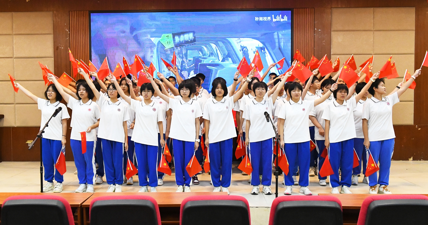 1763476533233694.jpg 图6:班级演唱照片.jpg