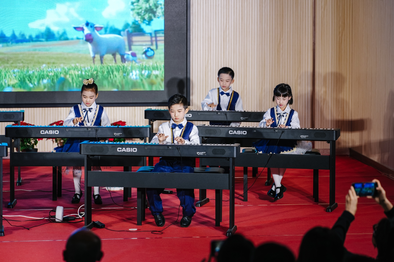 图9 电钢琴演奏《老麦克唐纳》《玛丽有只小羔羊》.jpg