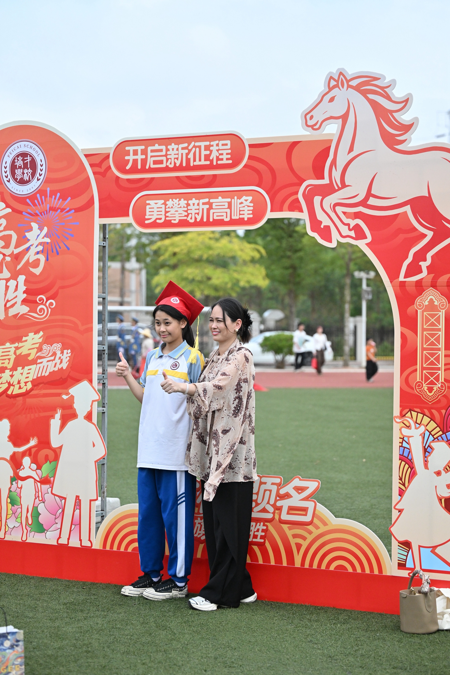 46.与父母合影 (2).JPG