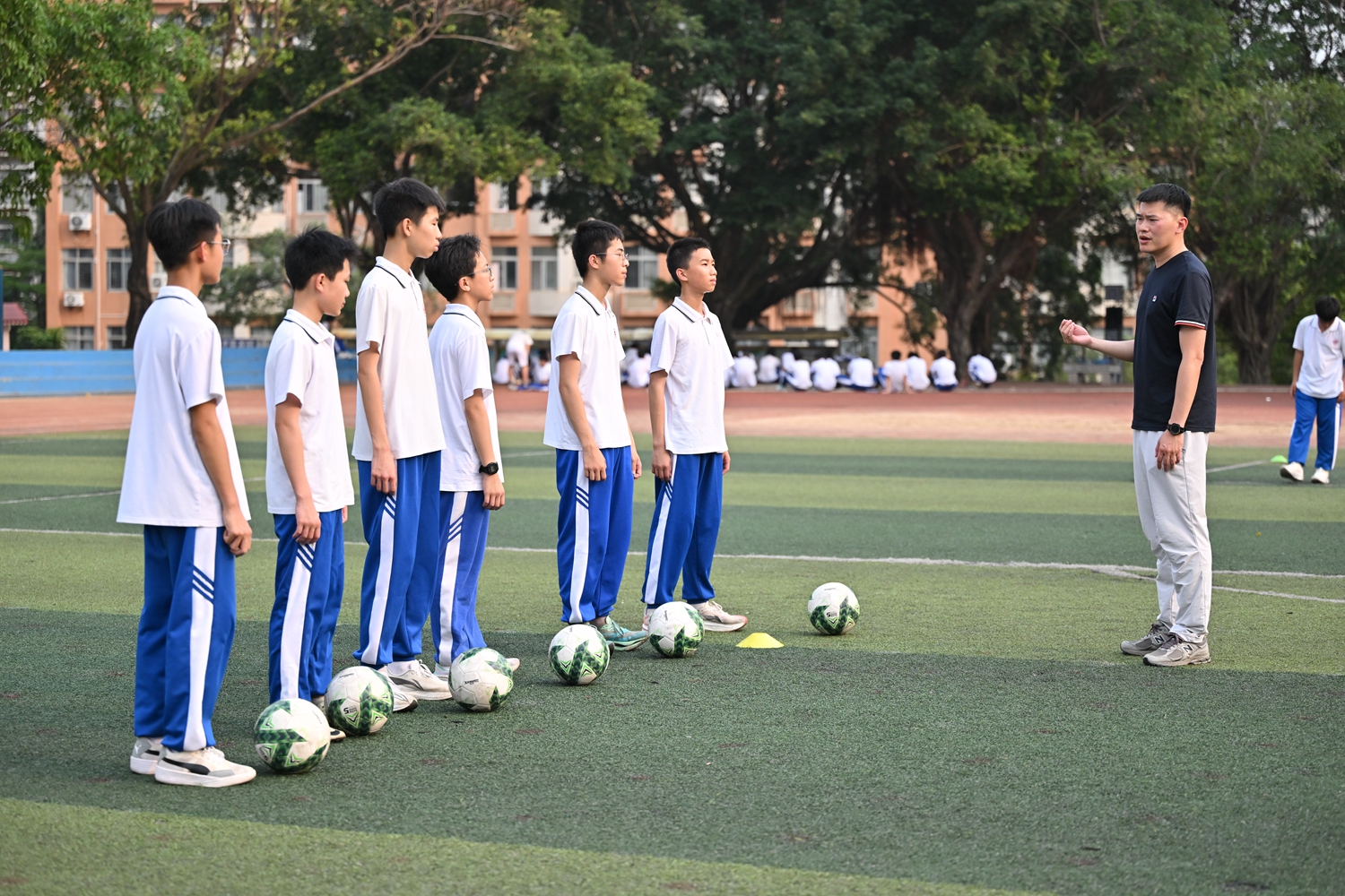 1776240335896386.jpg 图片12初中部足球训练剪影.JPG