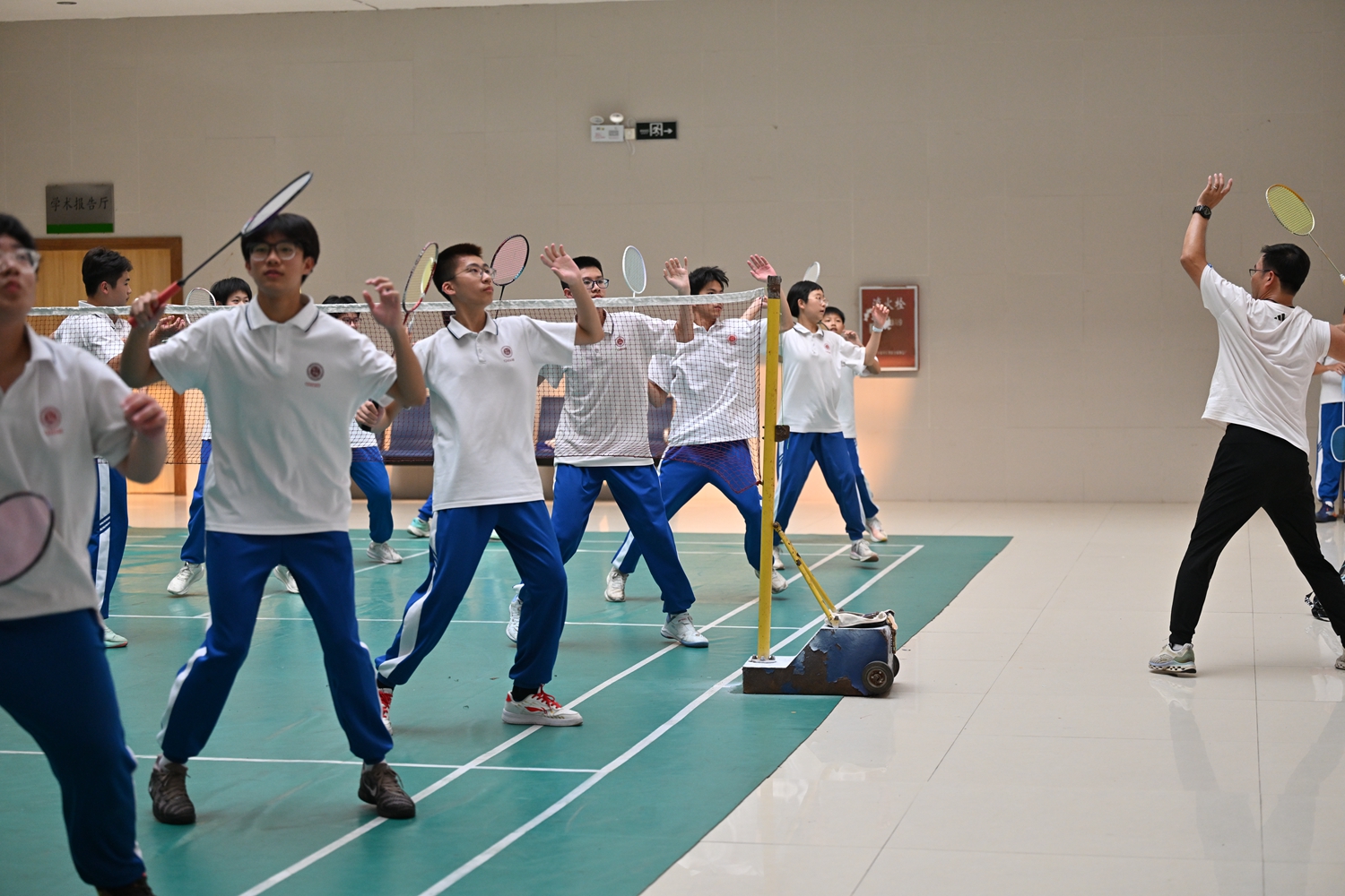 1776240343687592.jpg 图片13初中部羽毛球训练剪影.JPG