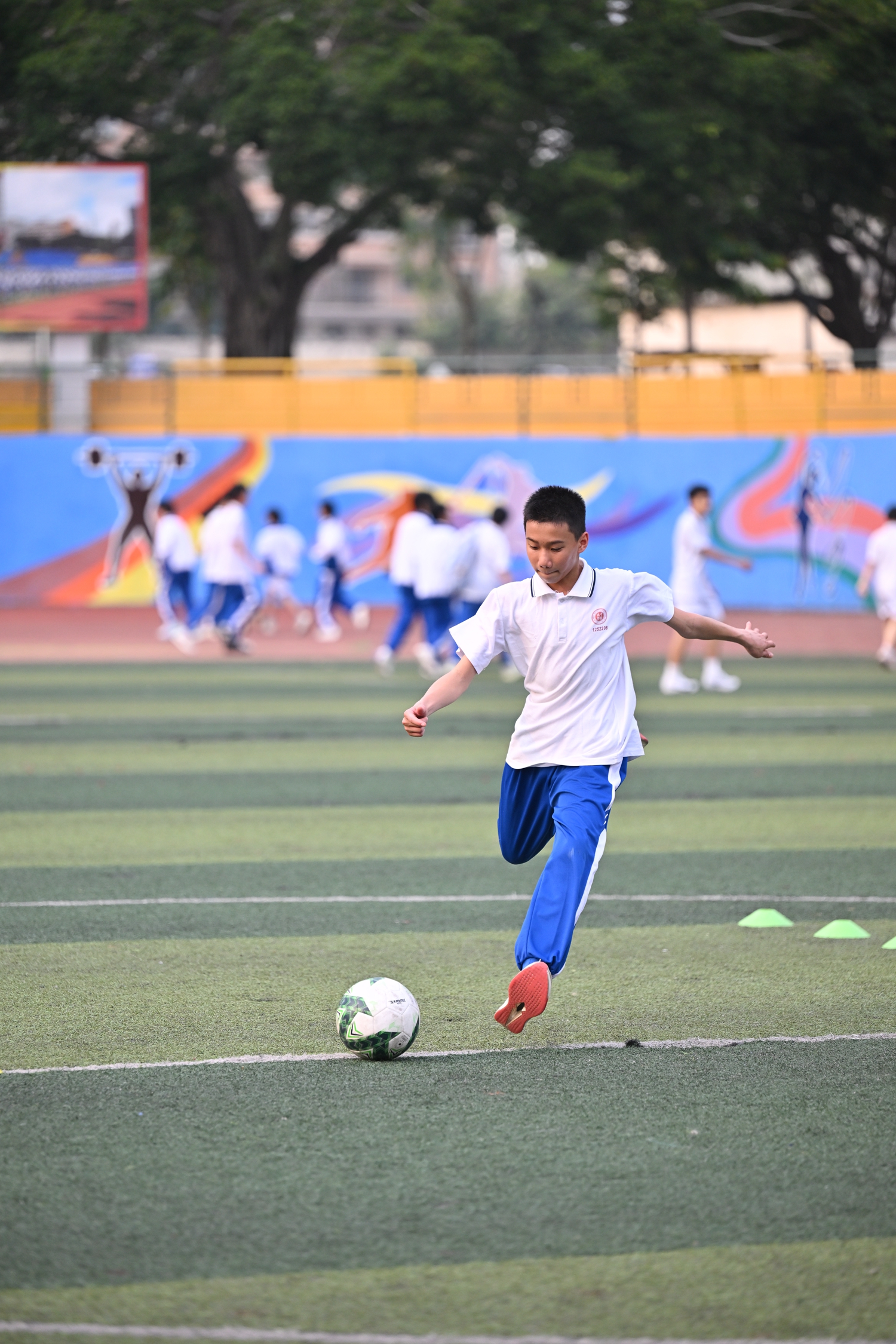 1776240609258989.jpg 图片39初中部足球比赛.JPG