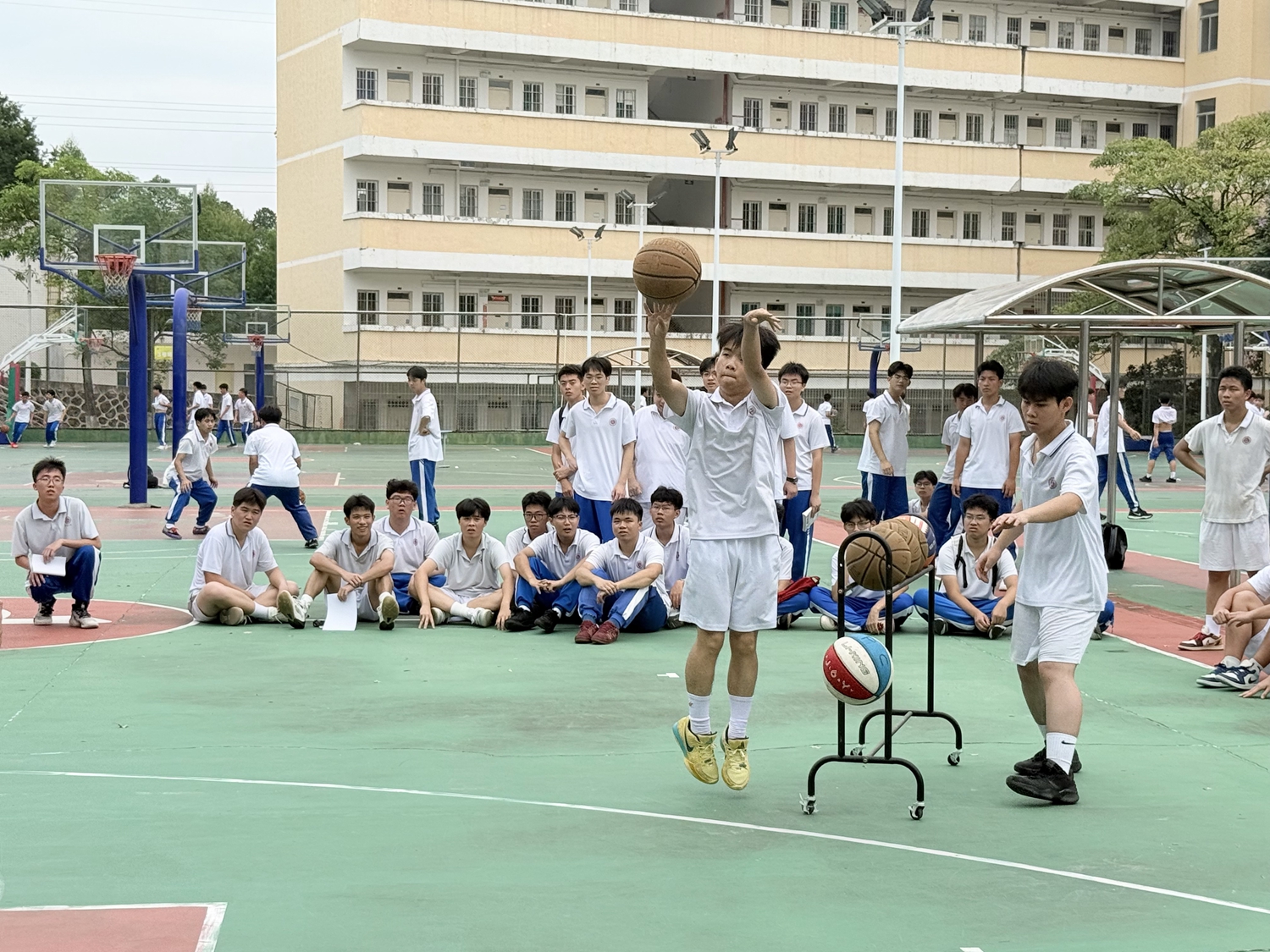 1779253544121677.jpg 图2同学们的比赛画面.jpg