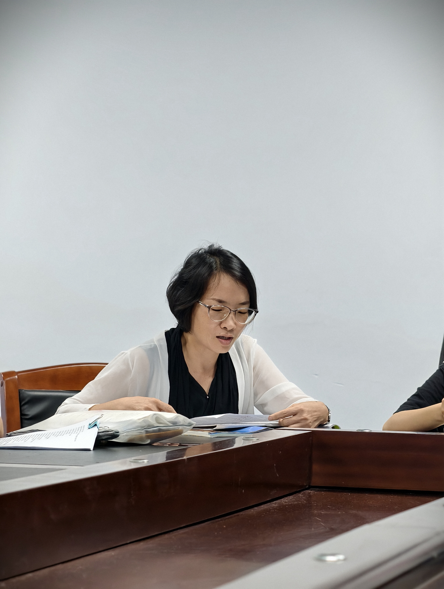 图7：高二英语备课组组长做总结交流.jpg