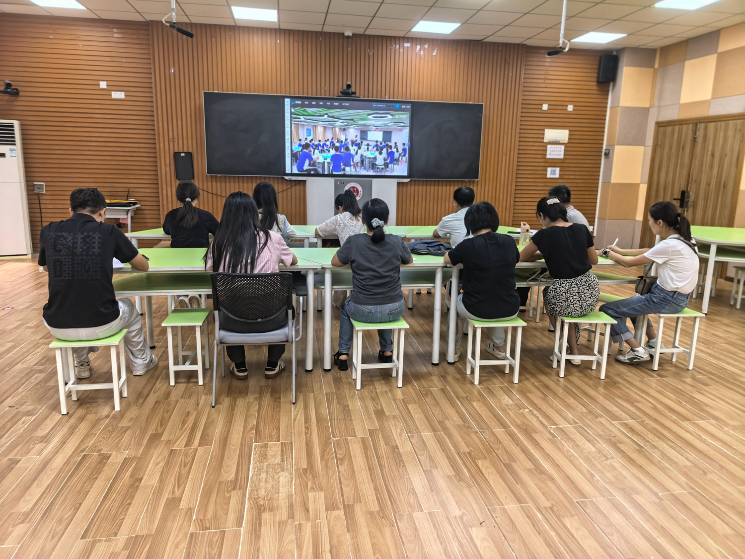 1780978257330552.jpg 图2:集体线上研学,蓄力课堂提质.jpg