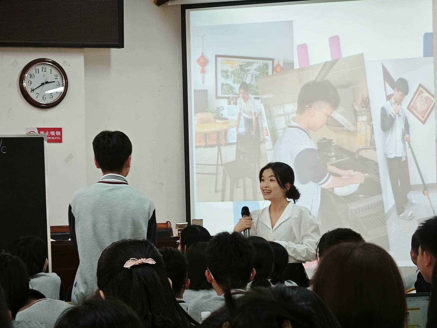 1781579512522751.jpg 图2 张老师上课剪影.jpg
