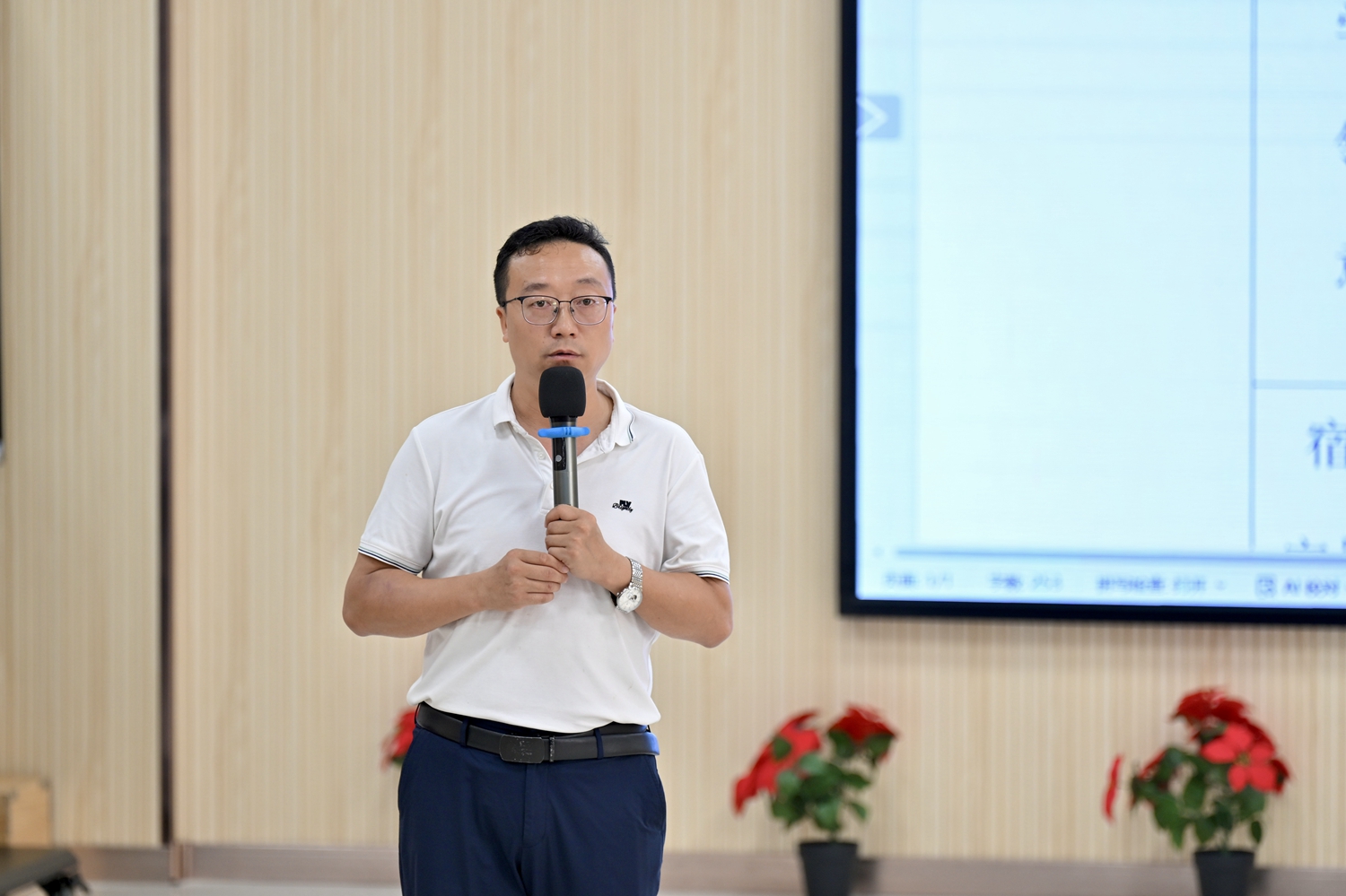 1787454138349561.jpg 06 袁钦海副主任作专题分享.jpg