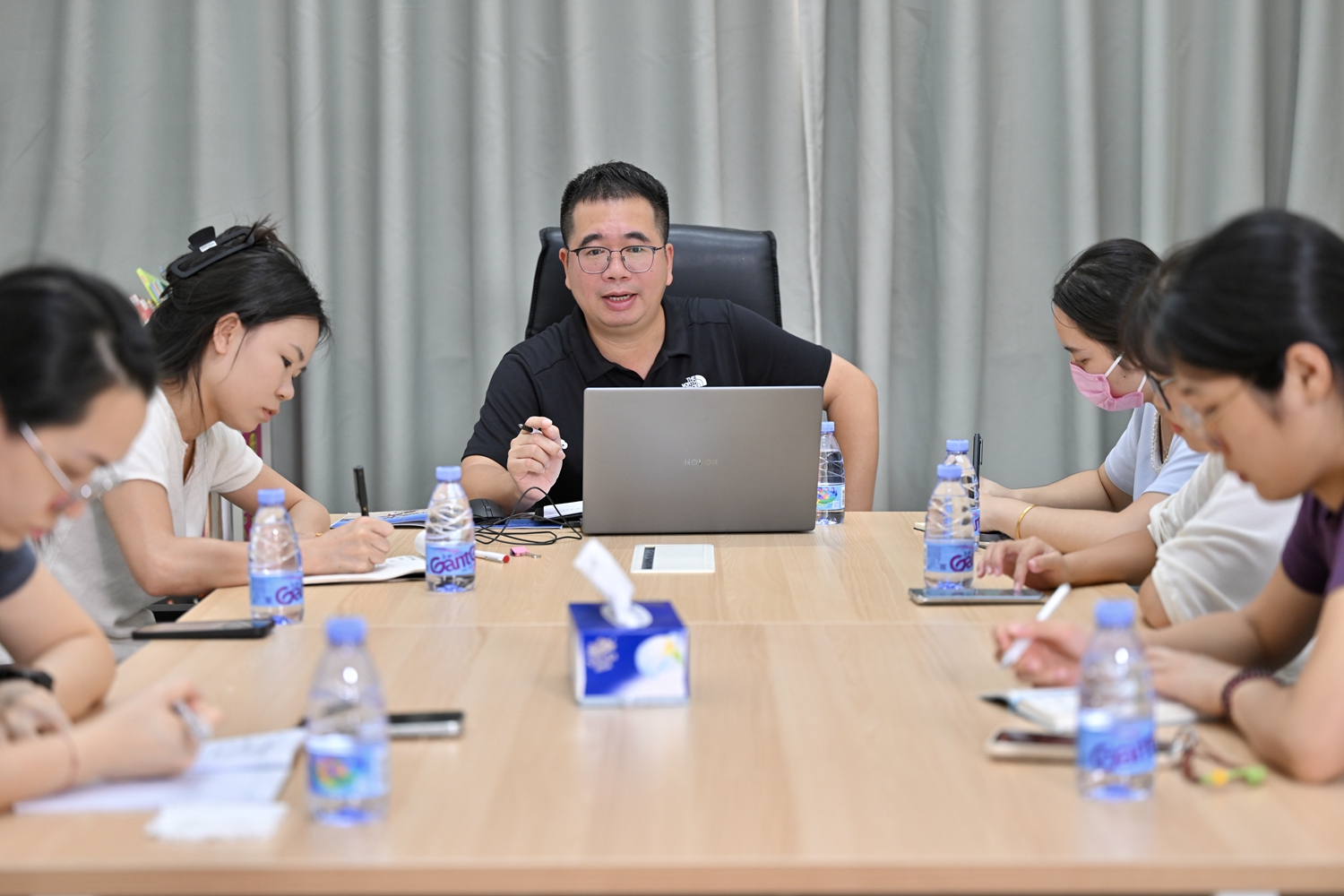 1787454168284718.jpg 09 小学部邓纪明主任作专题分享.jpg