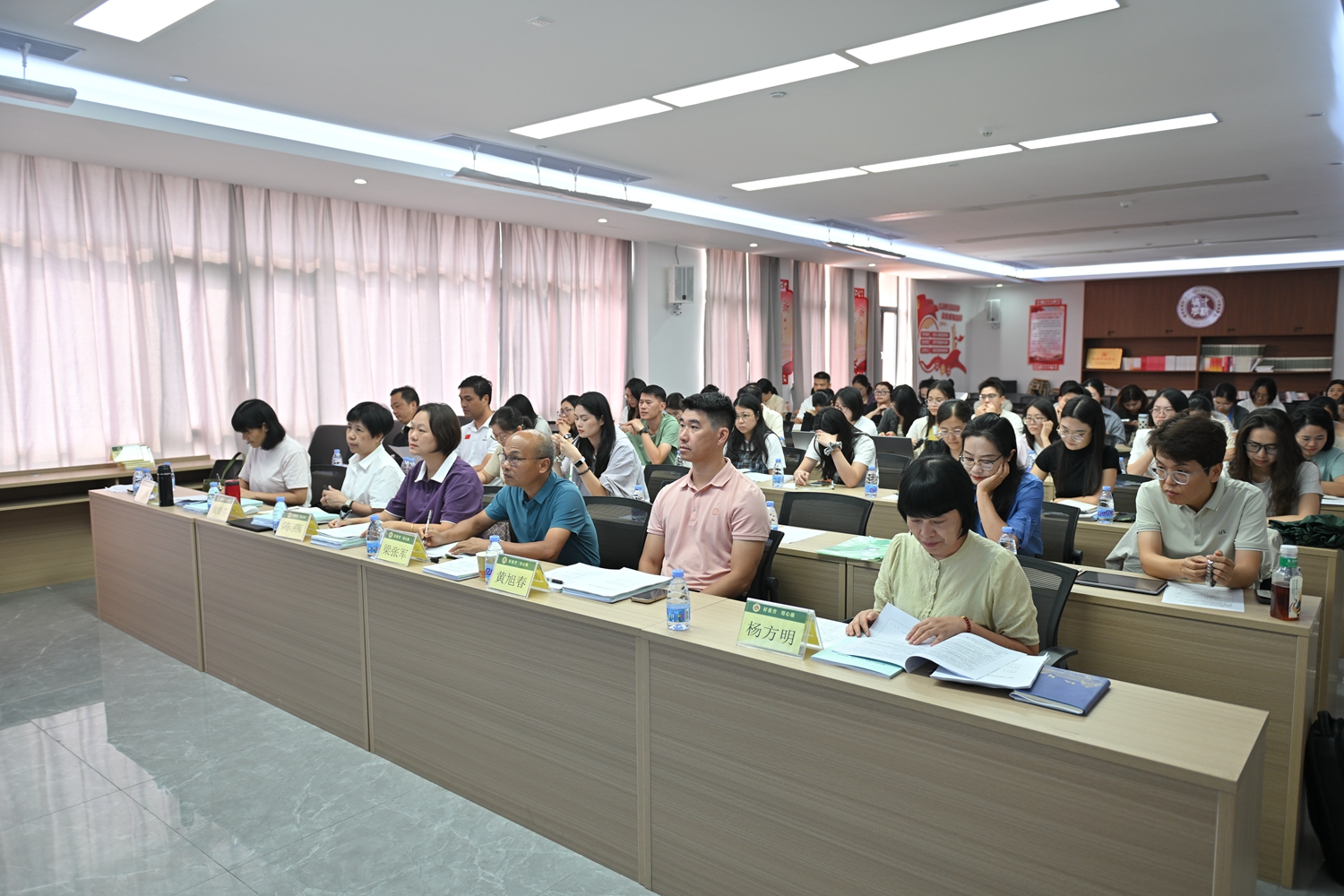 1791618738738813.jpg 02 我校领导与与会专家.JPG