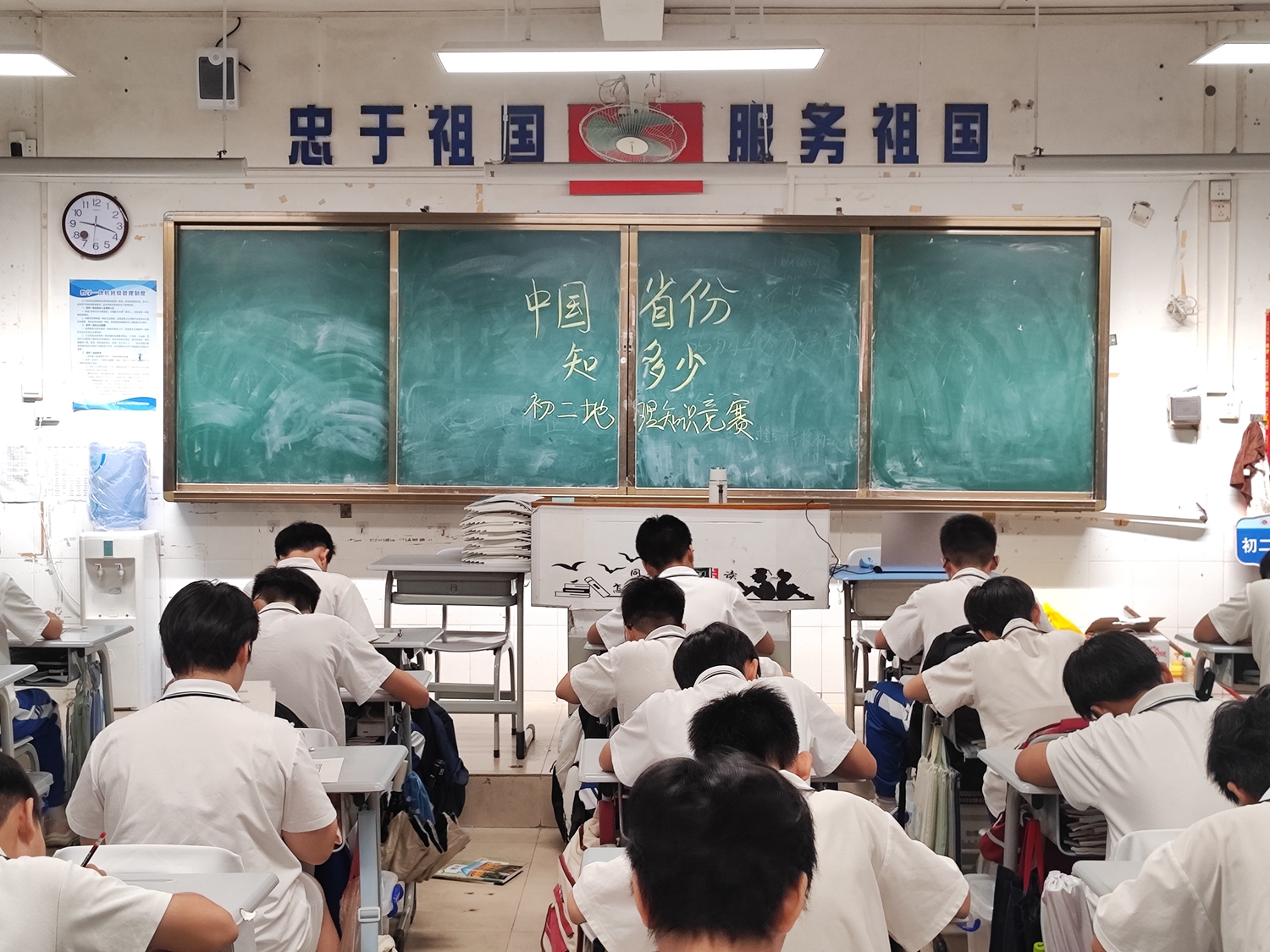 1792137680773761.jpg 知识竞赛比赛现场.jpg